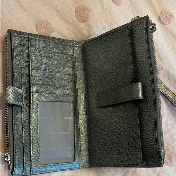 Michael Kors Wallet - Picture 2 of 3